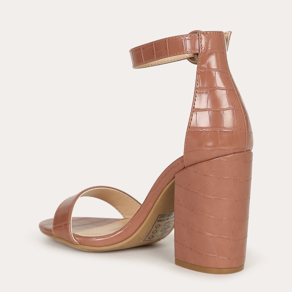 Round Toe Open Buckle Heels Size 9 - Picture 4 of 6
